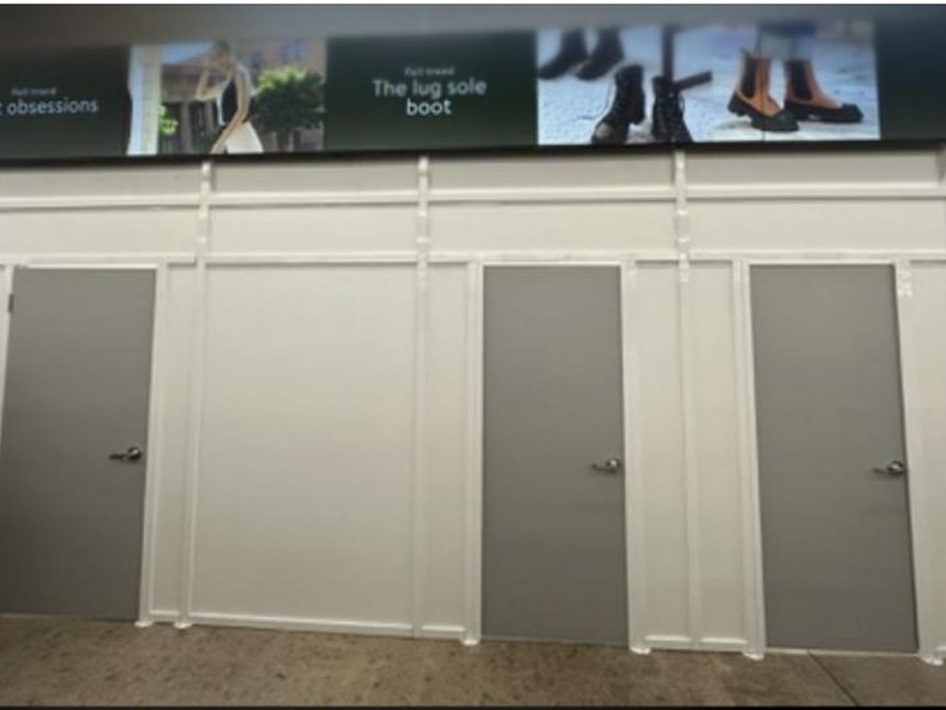 Retail fitting room installation